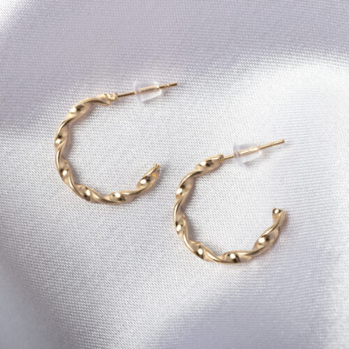 2024 04 13 uendi jewelery compaign-10 Round Hoop Earrings for Women Gold colored stainless steel